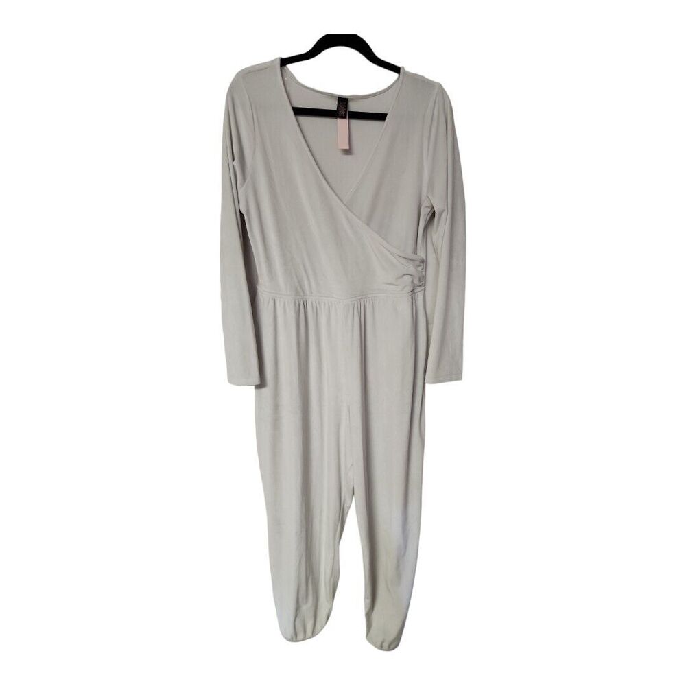 New Victoria’s Secret White Velour Velvet Pants Jumpsuit  Romper Sz XL Lounge